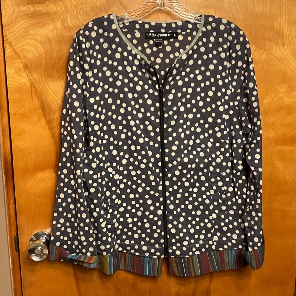 LITTLE JOURNEY CHICAGO Blue & White Zip Up Blouse w/ Multicolor Hem. Size L. EUC